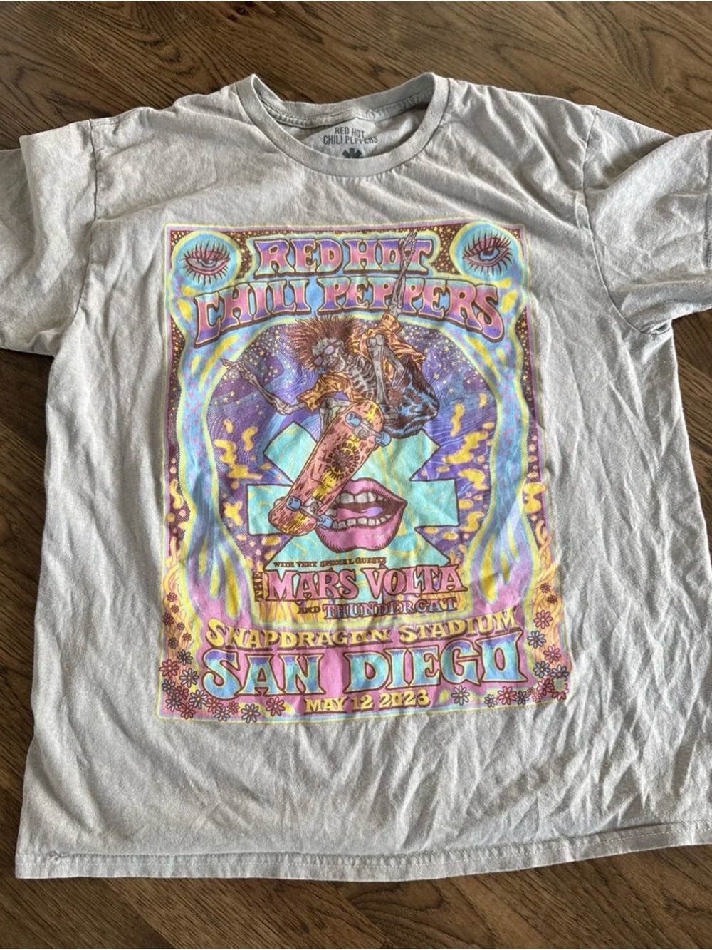 Red Hot Chili Peppers  Adult Large Graphic Tee - San Diego concert-028